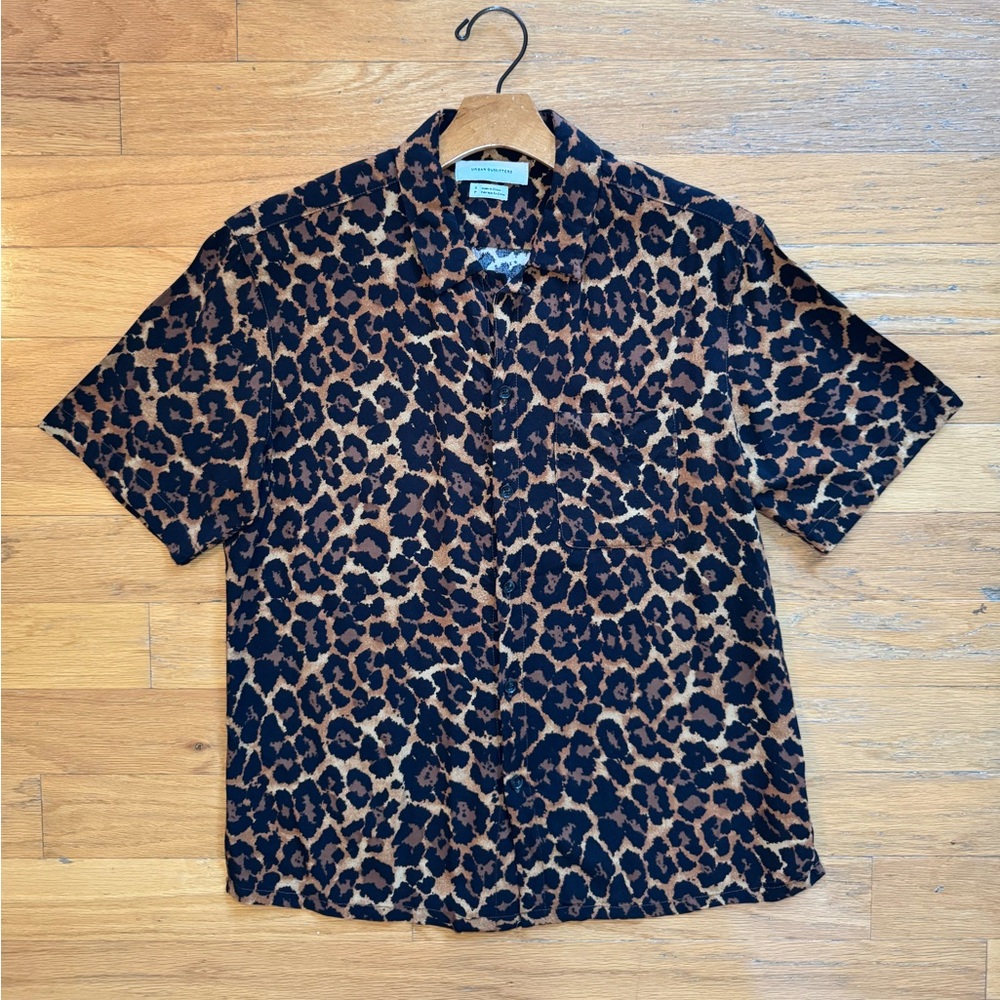 Men’s Urban Outfitters Animal Print Short Sleeve Button Down Shirt - Size Small